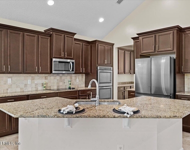 1201 E Redrock Ridge Avenue - Photo Thumbnail 28