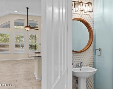 1201 E Redrock Ridge Avenue - Photo Thumbnail 18