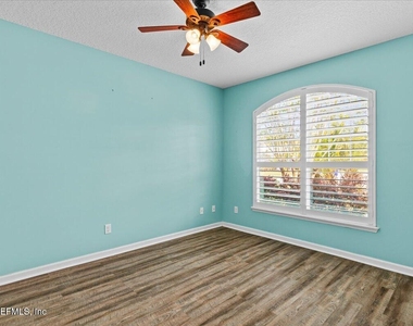 1201 E Redrock Ridge Avenue - Photo Thumbnail 5
