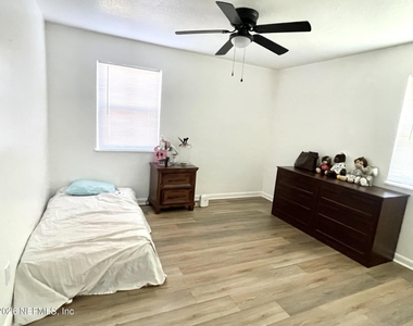 5949 Maple Leaf Drive - Photo Thumbnail 7