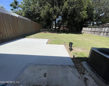 5949 Maple Leaf Drive - Photo Thumbnail 9