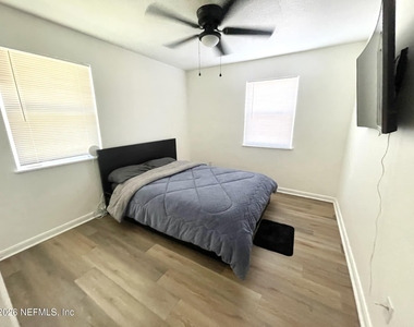 5949 Maple Leaf Drive - Photo Thumbnail 6