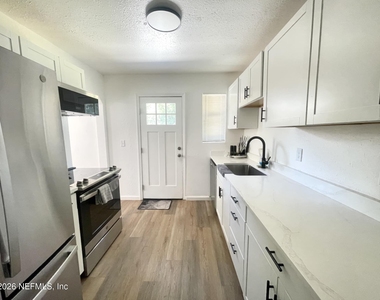5949 Maple Leaf Drive - Photo Thumbnail 4