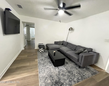 5949 Maple Leaf Drive - Photo Thumbnail 3