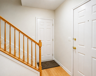 1217 N Village Drive - Photo Thumbnail 9