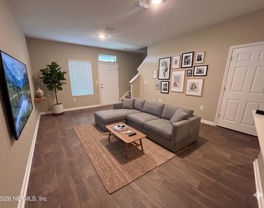 903 Rivertree Place - Photo Thumbnail 9