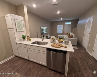 903 Rivertree Place - Photo Thumbnail 7