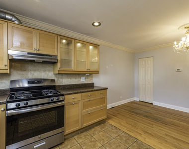 551 W Park Avenue - Photo Thumbnail 5