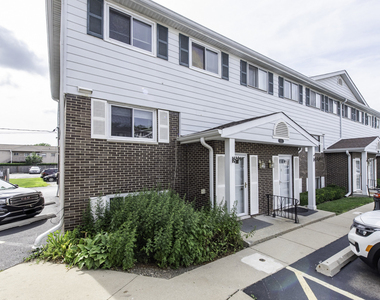 551 W Park Avenue - Photo Thumbnail 3