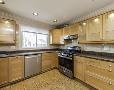 551 W Park Avenue - Photo Thumbnail 6