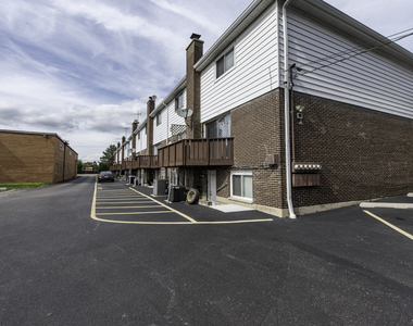 551 W Park Avenue - Photo Thumbnail 2