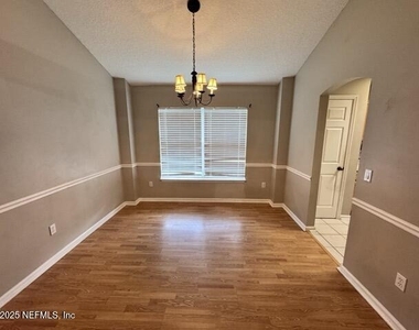 109 Hawthorn Hedge Lane - Photo Thumbnail 7