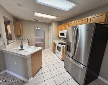 109 Hawthorn Hedge Lane - Photo Thumbnail 4