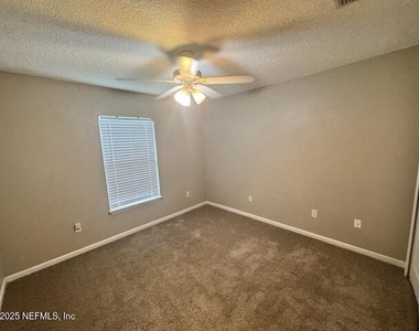 109 Hawthorn Hedge Lane - Photo Thumbnail 12