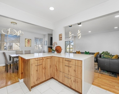 608 Hanover Court - Photo Thumbnail 10