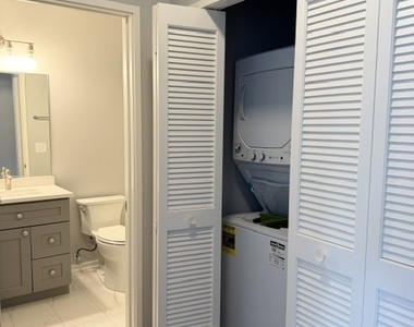 141 S Oak Park Avenue - Photo Thumbnail 7