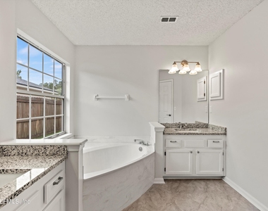 12756 Bentwater Drive - Photo Thumbnail 13
