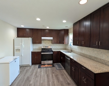 150 Winchester Drive - Photo Thumbnail 7
