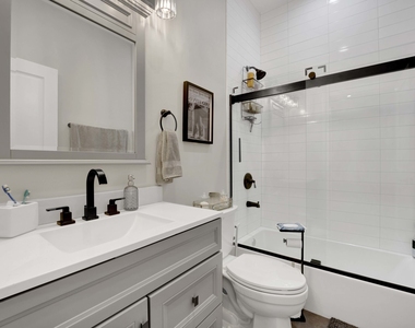 4437 N Broadway Street - Photo Thumbnail 13