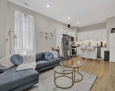 4437 N Broadway Street - Photo Thumbnail 8