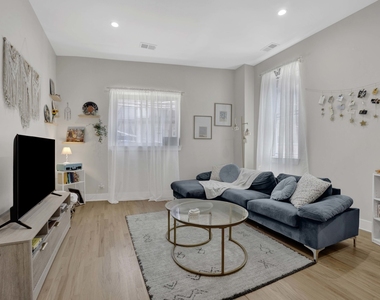 4437 N Broadway Street - Photo Thumbnail 3