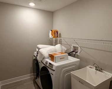 411 W Pierce Road - Photo Thumbnail 7