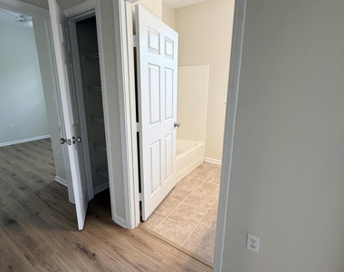 7990 Baymeadows Road E - Photo Thumbnail 13