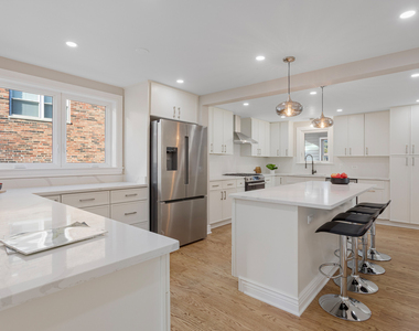 606 S York Street - Photo Thumbnail 18