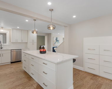606 S York Street - Photo Thumbnail 22