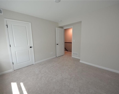 1147 Lucan Lane - Photo Thumbnail 25
