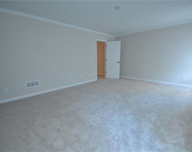 1147 Lucan Lane - Photo Thumbnail 16
