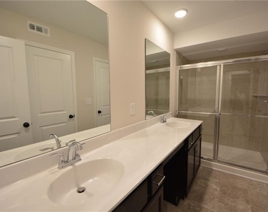 1147 Lucan Lane - Photo Thumbnail 20