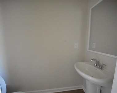 1147 Lucan Lane - Photo Thumbnail 12