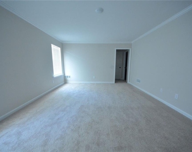 1147 Lucan Lane - Photo Thumbnail 17
