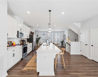 383 Skylar Way Se - Photo Thumbnail 5