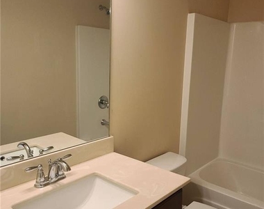 196 Highland Pointe Circle E - Photo Thumbnail 11