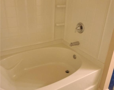 196 Highland Pointe Circle E - Photo Thumbnail 9