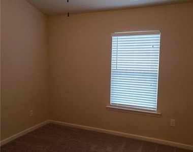 196 Highland Pointe Circle E - Photo Thumbnail 10