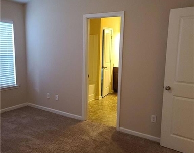 196 Highland Pointe Circle E - Photo Thumbnail 6