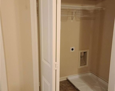 196 Highland Pointe Circle E - Photo Thumbnail 13