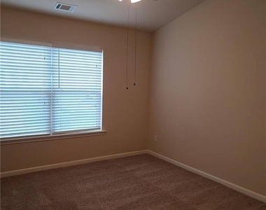 196 Highland Pointe Circle E - Photo Thumbnail 12