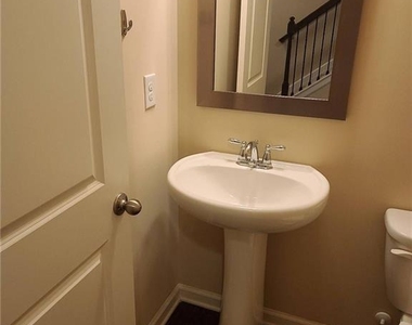 196 Highland Pointe Circle E - Photo Thumbnail 4