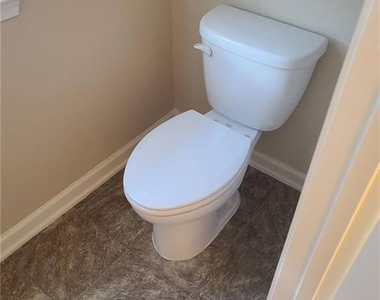 196 Highland Pointe Circle E - Photo Thumbnail 8