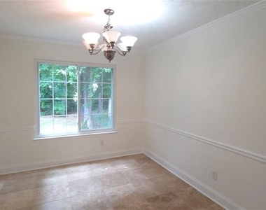 190 Barrington Drive Drive E - Photo Thumbnail 9