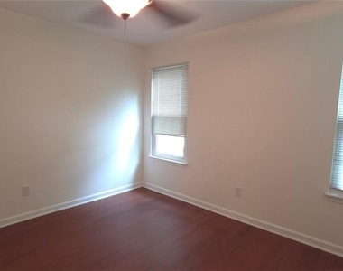 190 Barrington Drive Drive E - Photo Thumbnail 13