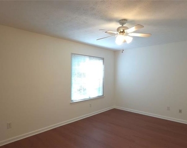 190 Barrington Drive Drive E - Photo Thumbnail 14