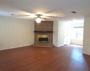 190 Barrington Drive Drive E - Photo Thumbnail 1