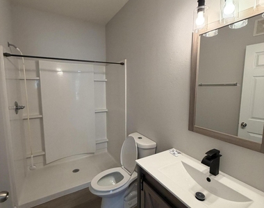 8201 Green Parrot Road - Photo Thumbnail 21