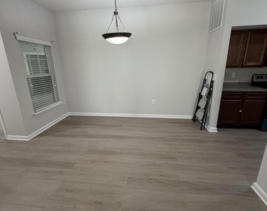8201 Green Parrot Road - Photo Thumbnail 9