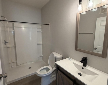 8201 Green Parrot Road - Photo Thumbnail 20